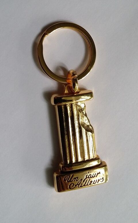 Porte clef publicitaire  : Un jour ailleurs ( parfum ) 8 Limoges (87)