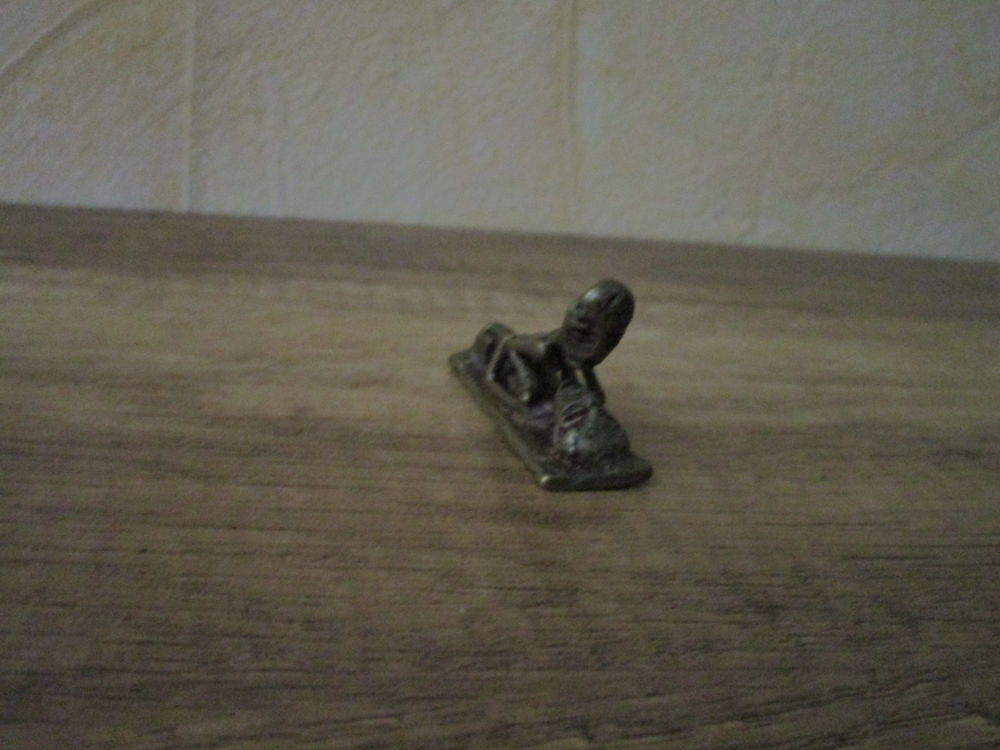 PETITE STATUE COQUINE 