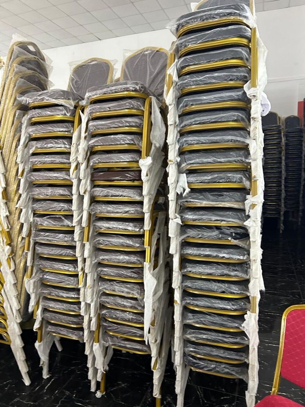 Diff&eacute;rentes chaises de r&eacute;ception Electroménager