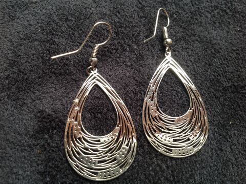 BOUCLES OREILLES ARGENT GOUTTE d'EAU Envoi possible
2 Trgunc (29)