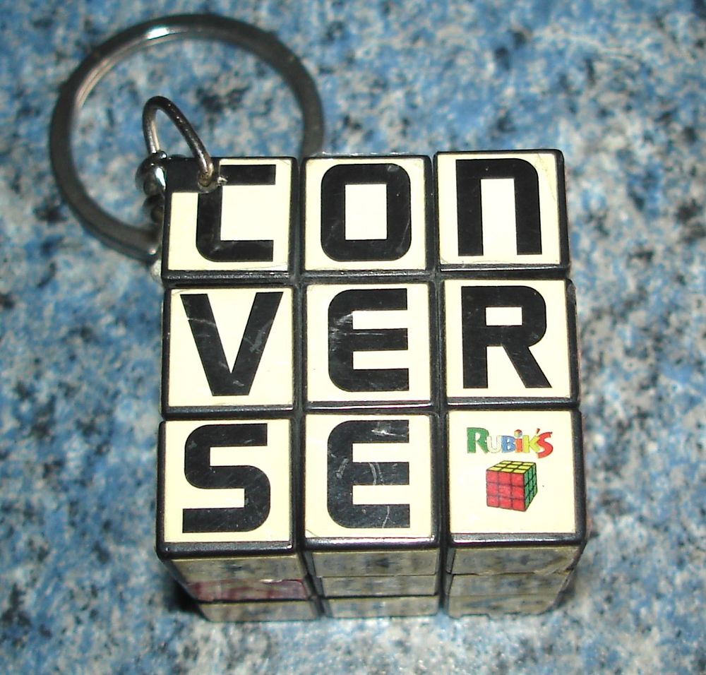 Porte-cl&eacute; Rubik's Cube Converse en tr&egrave;s bon &eacute;tat 