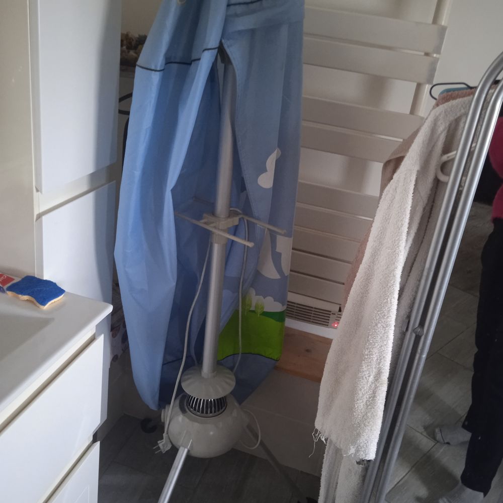 Sechoir &agrave; linge soufflant electrique avec housse Electroménager