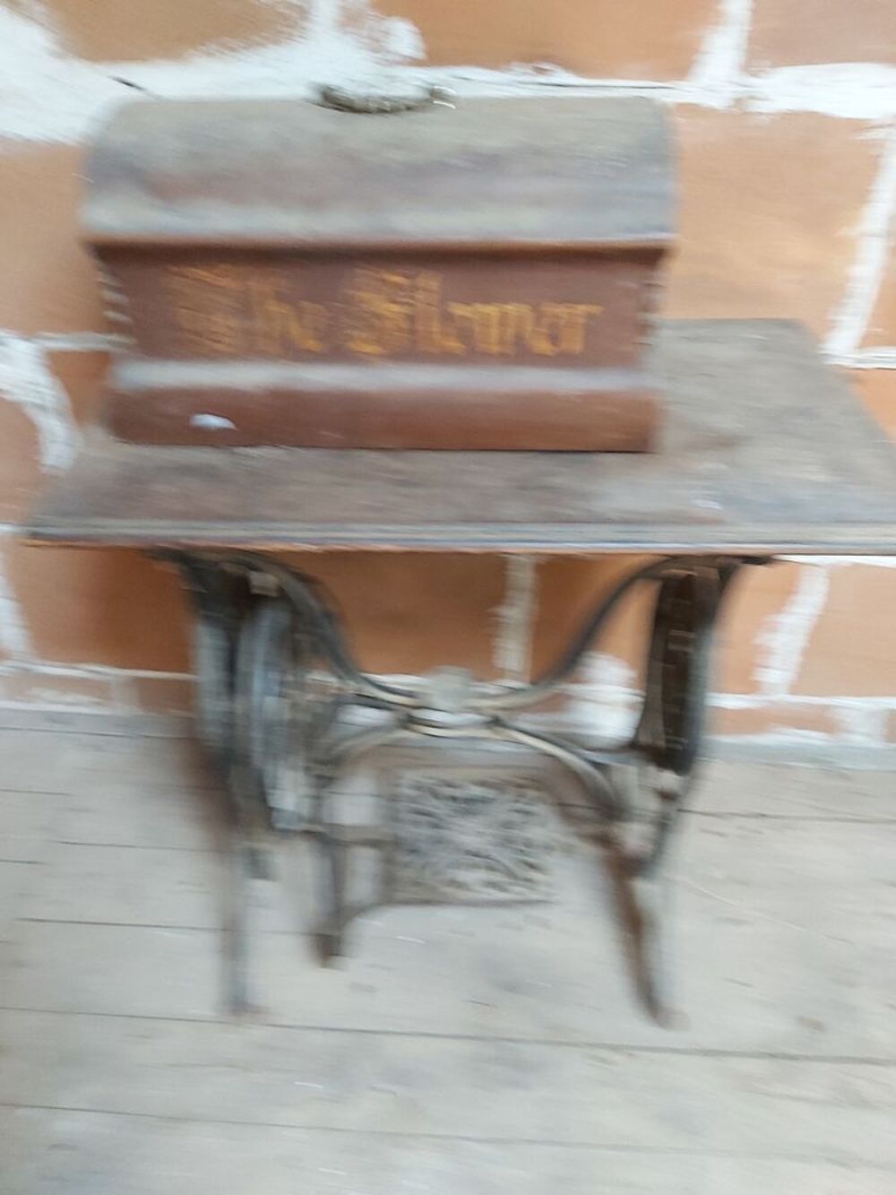 Machine &agrave; coudre Meubles