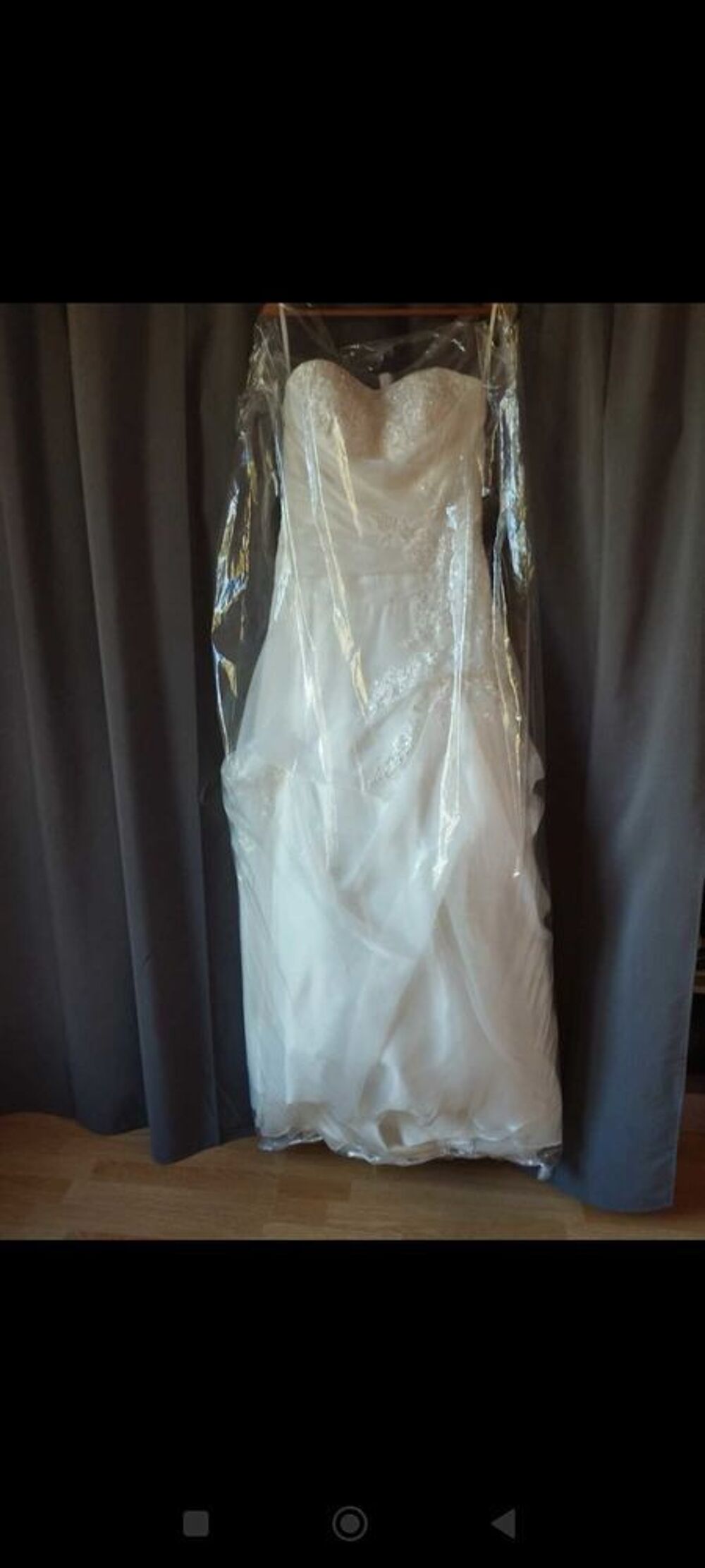 Robe de mari&eacute;e neuve Vêtements