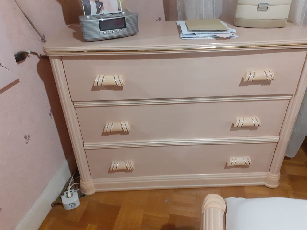 CHAMBRE A COUCHER ADULTE ROSE ET OR Meubles