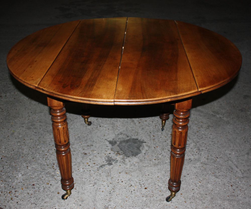 Table ronde en ch&ecirc;ne massif Meubles