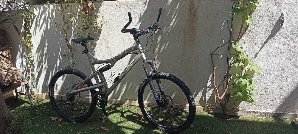 v&eacute;lo Rockrider tout suspendu Sports