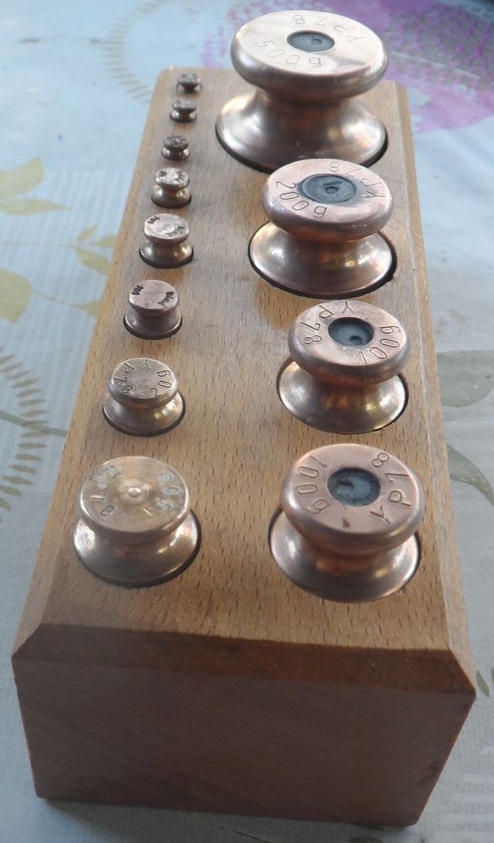 Coffret de 12 poids en cuivre
en super &eacute;tat Décoration