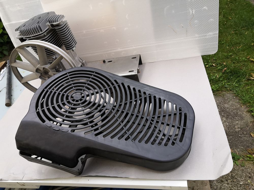 Compresseur d' AIR "NEUF" et r&eacute;servoir de 200 litres "NEUF" Bricolage