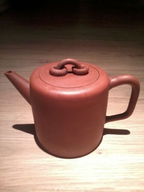 THEIERE EN ARGILE DE LA VILLE DE YIXING EN CHINE. 110 Villefranche-sur-Sa�ne (69)