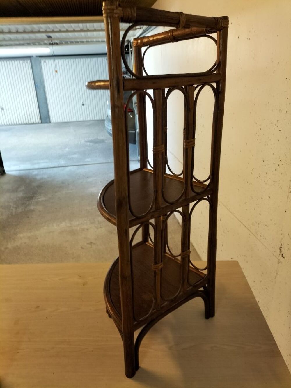 Belle &eacute;tag&egrave;re d angle en bambou Meubles
