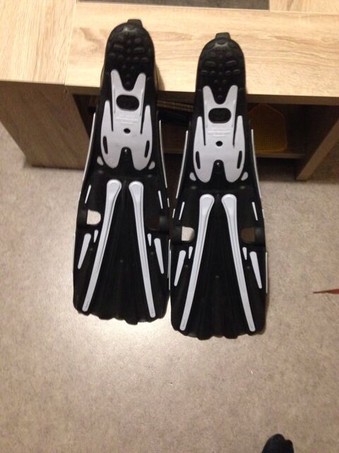 palmes mares Volorace taille 42 29 Saint-Barth�lemy-d'Anjou (49)