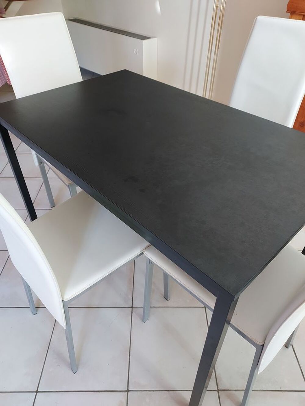 Table de cuisine et/ou 4 chaises salle &agrave; manger, neuf ! Meubles