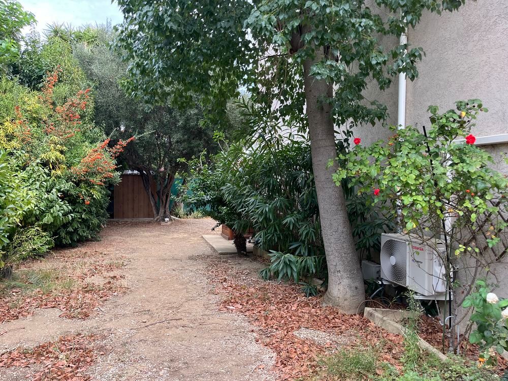 Vente Appartement Appartement 3 pièces jardin privatif parkings cave piscine Saint-laurent-du-var