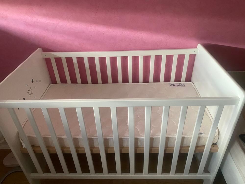 lit b&eacute;b&eacute;+ commode Mobilier enfants