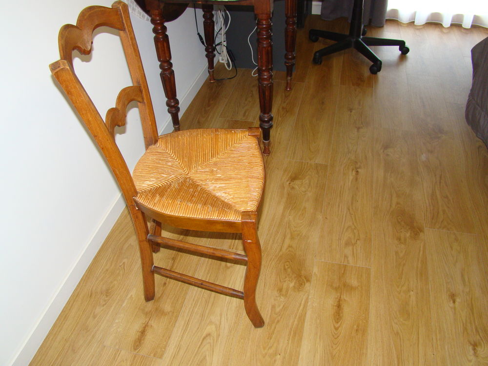TABLE RONDE DE COULEUR CH&Euml;NE MOYEN, 2 RALLONGES BOIS, CHAISE Meubles