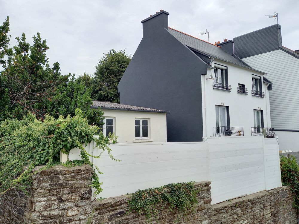 Vente Maison MAISON DE120M² 5 CH S/SOL 60M², 3 GARAGES , 330M² TERRAIN. Carhaix-plouguer