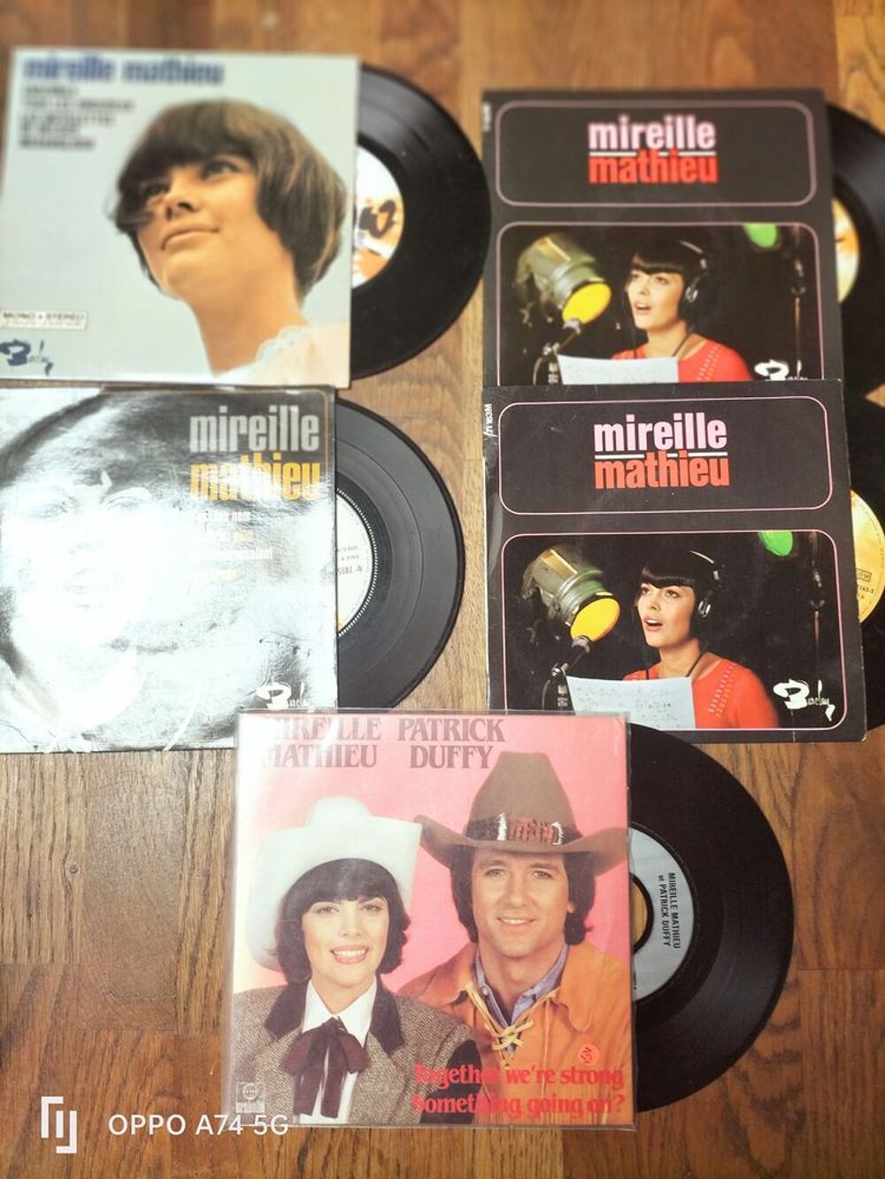 Mireille Mathieu lots de 10 vinyle 45 tours -ep - bonne &eacute;tat CD et vinyles