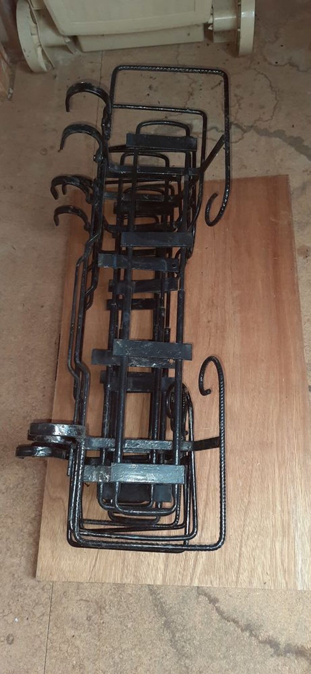 Support balconni&egrave;re suspendu en fer forg&eacute; Jardin