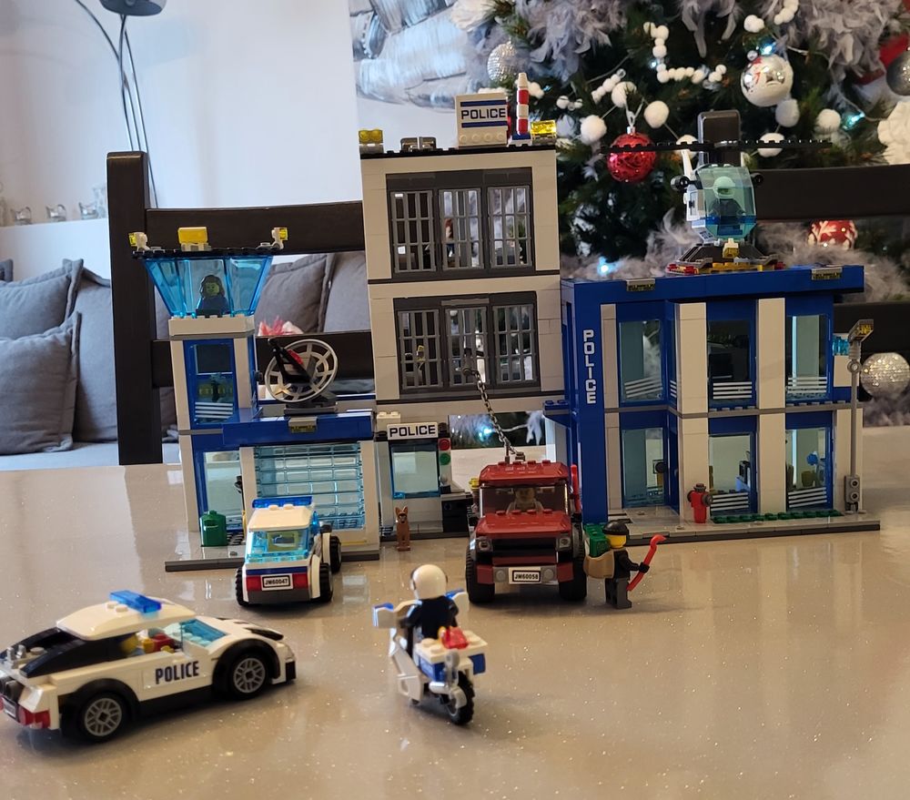 Lego city commissariat de police ref 60047 Jeux / jouets