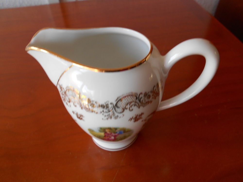 Petite cruche ancienne en porcelaine Décoration