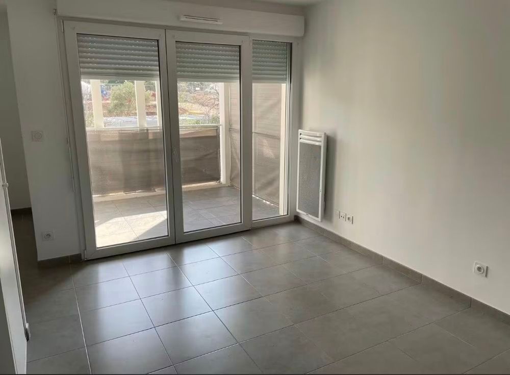 Location Appartement Studio avec terrasse et places de parking sous-sol Roquevaire