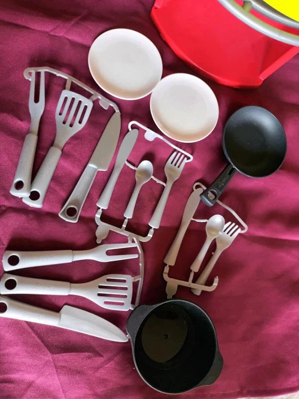 petit meuble cuisine et ustensiles 2 assiettes fourchettes c Jeux / jouets