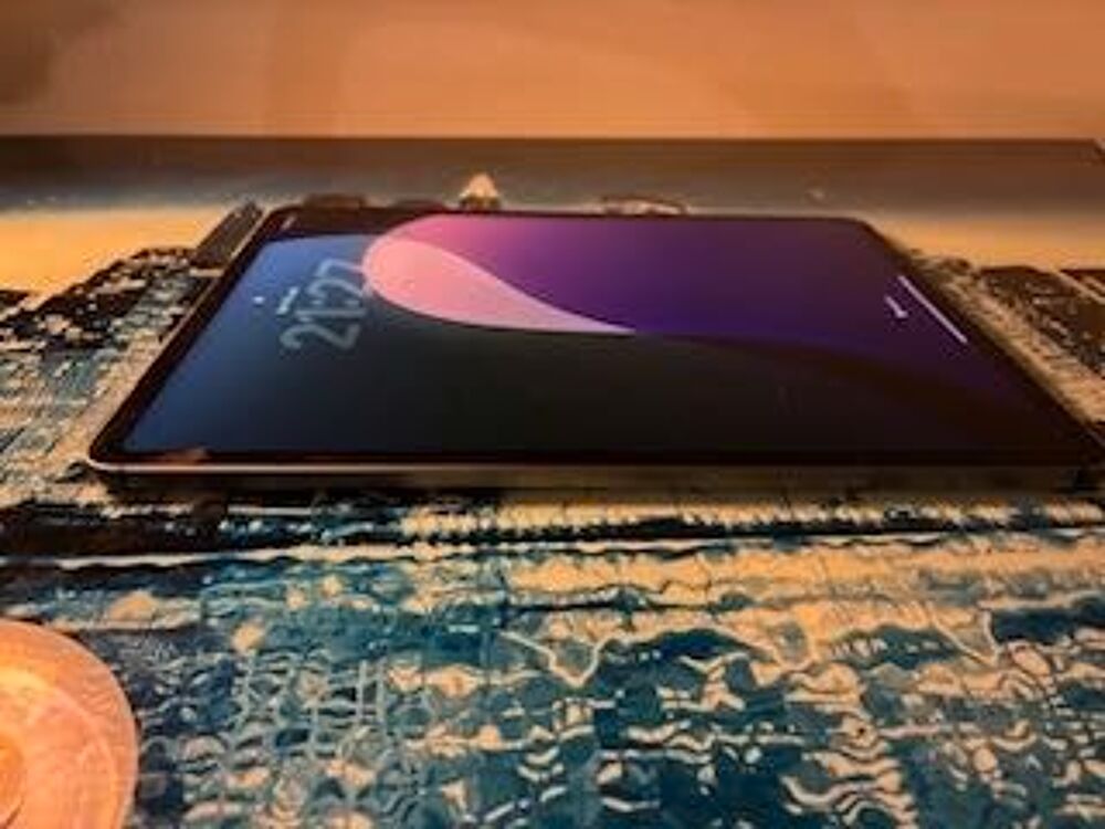 iPad Pro (12,9 pouces) + Apple Pencil 2&egrave;me g&eacute;n&eacute;ration Matériel informatique