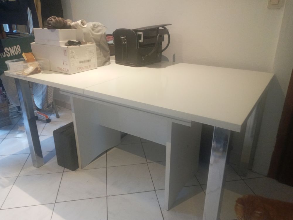 Tables, &eacute;tag&egrave;res Meubles