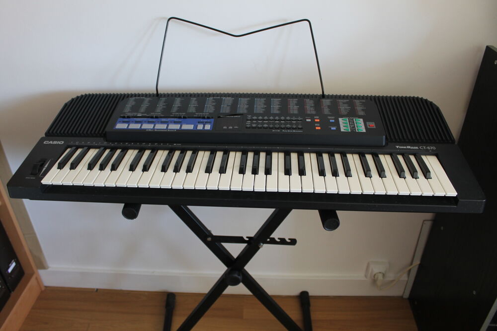 Synth&eacute;tiseur CasioCT670 ToneBank Keyboard fabriqu&eacute; au Japon Instruments de musique