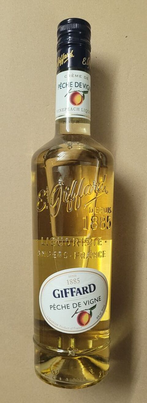 Liqueur de pêche de vigne GIFFARD. 12 Saint-Aubin-lès-Elbeuf (76)