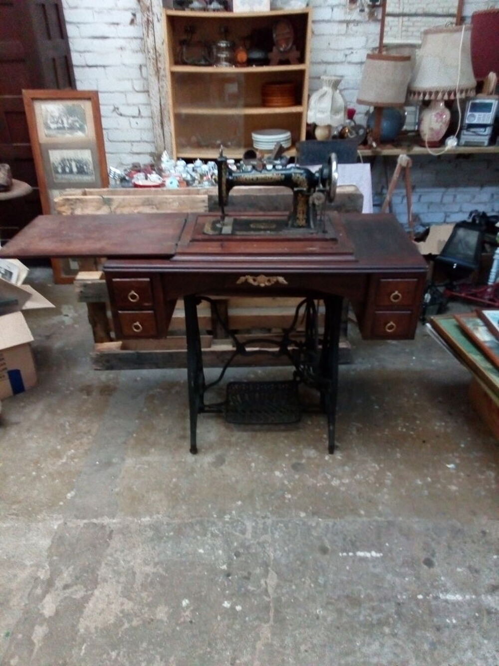 machine &agrave; coudre Meubles