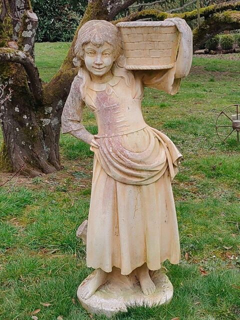 Ancienne statue de jardin en pierre '' jardini�re '' 280 Avermes (03)