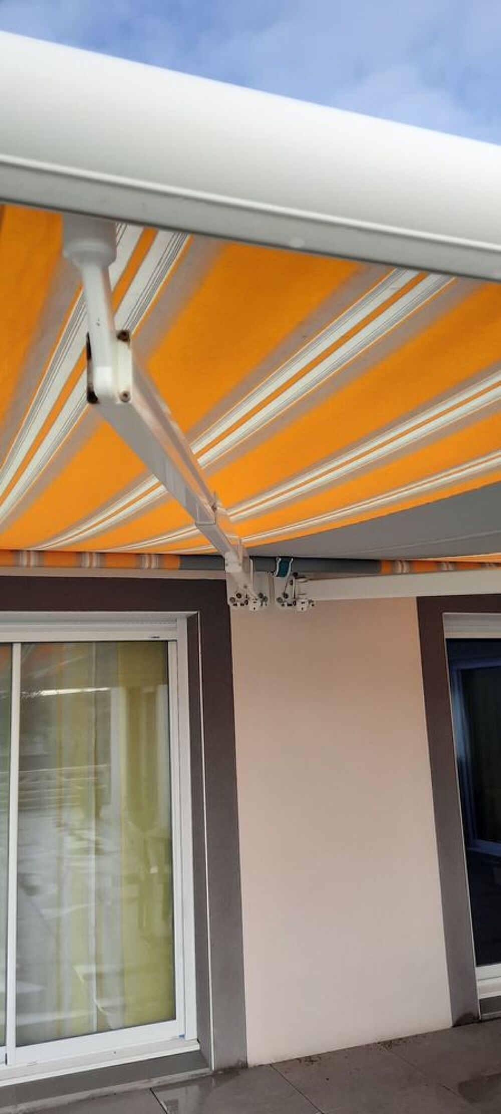 Store banne ray&eacute; jaune et gris avec t&eacute;l&eacute;commande 6mx4m Jardin