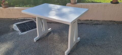 Table de jardin pliante PVC blanc avec rallonges. 40 Fr�jus (83)