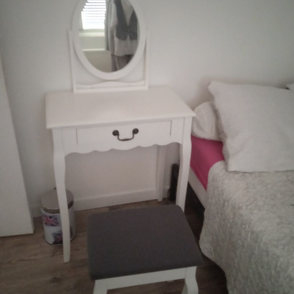 Coiffeuse bois blanche 127 de haut-64de long-36 de profondeu Meubles