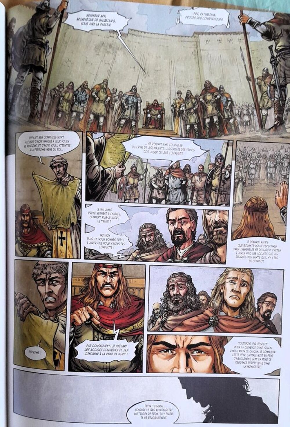 LOT de 2 Revues sur Charlemagne et sur l'Am&eacute;rique . Livres et BD