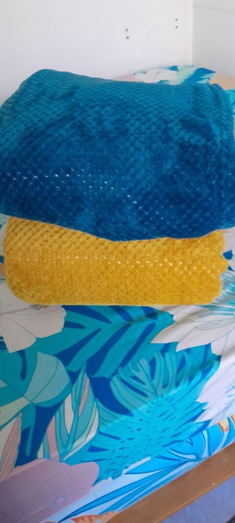 Couverture Polyester 100% 2 Pour 15€ Saint-Pierre (97)