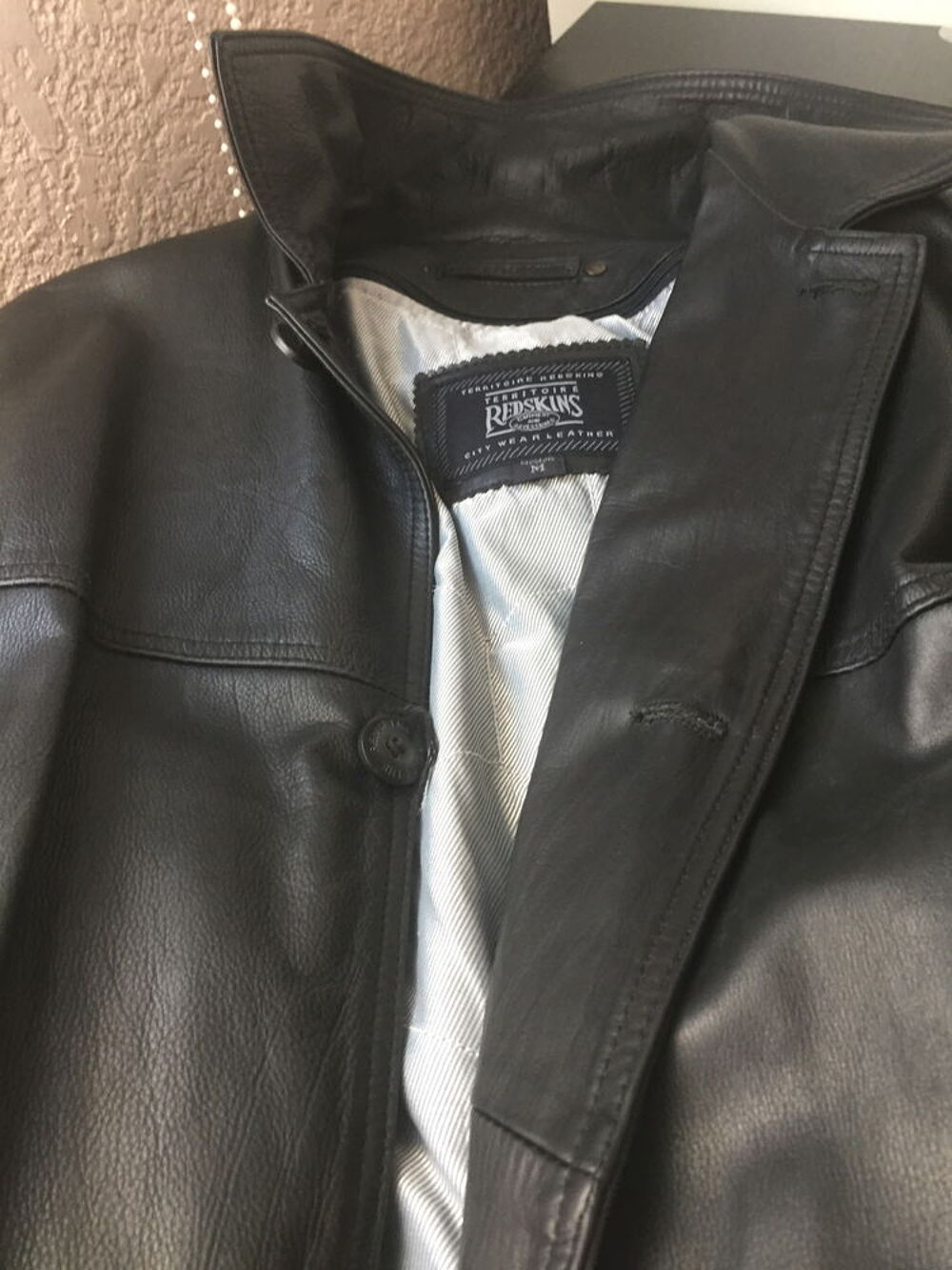 VESTE CUIR HOMME TRES BELLE QUALITE TAILLE XL ( FRANCE 48 )
Vêtements
