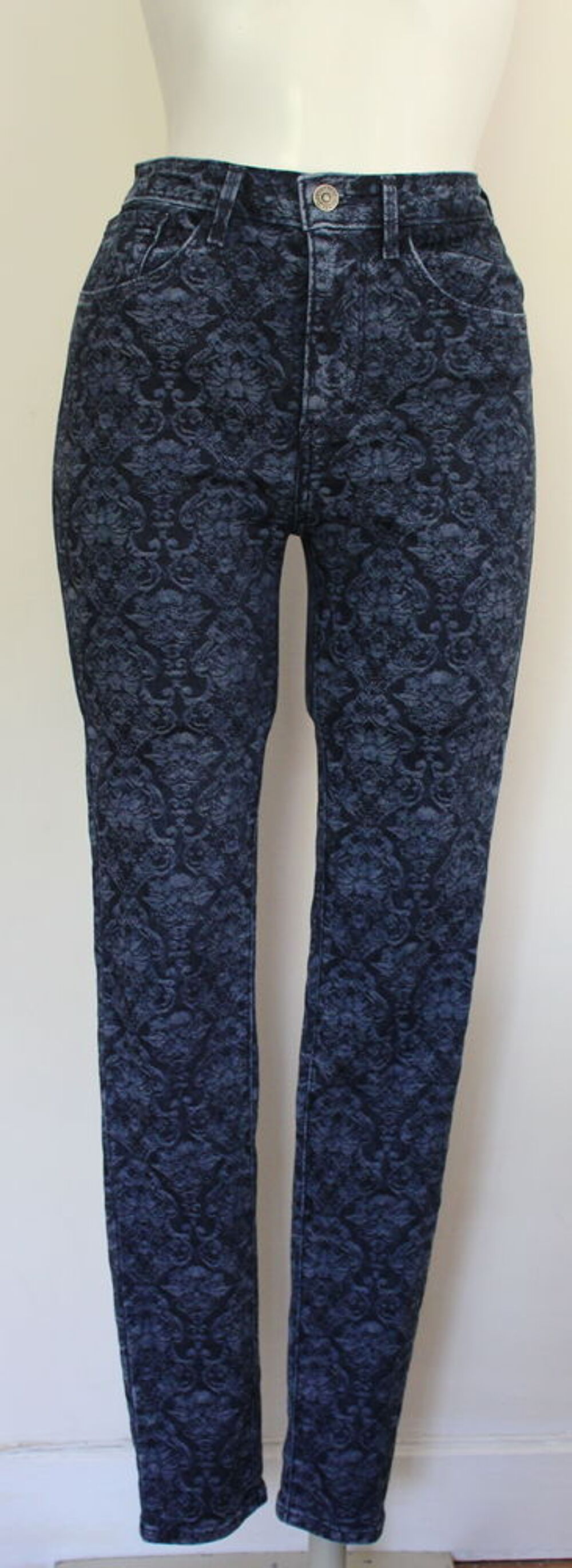 Jeans LEVIS print tapisserie W.27. L. 30. Vêtements
