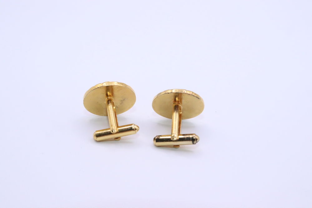 Boutons de manchettes " Table ronde"
Bijoux et montres