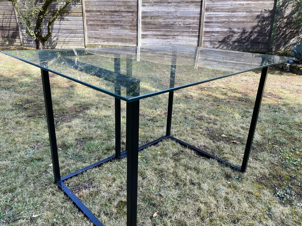 bureau en verre tremp&eacute; + tr&eacute;teaux. Meubles
