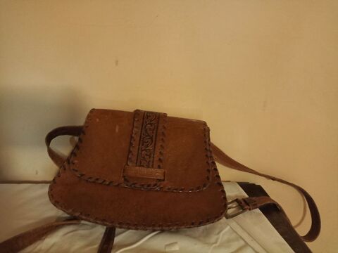 Achetez sac main vintage occasion annonce vente Les Martres