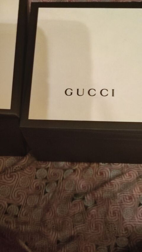 montre haut de gamme Gucci avec certificat , écrin d'origine 1350 Verneuil-sur-Seine (78)