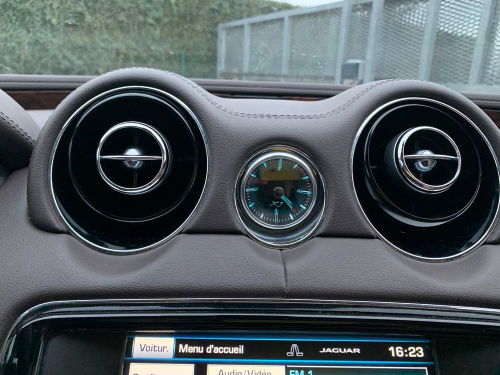 XJ V6 3.0 - 275 Diesel Luxe Premium Empattement Court A 2015 occasion 59310 Auchy-lez-Orchies