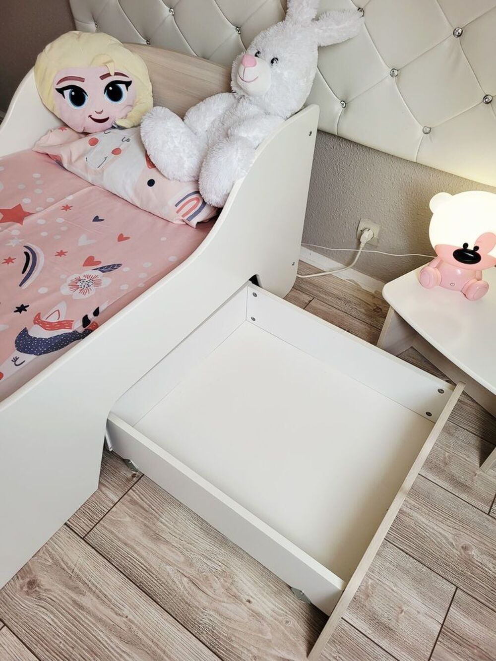 Lit enfant avec chevet blanc et cr&egrave;me Mobilier enfants