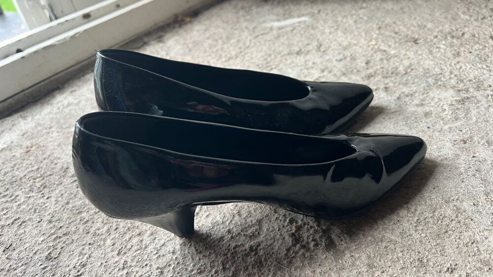 CHAUSSURES ESCARPINS NOIRS VERNIS Chaussures