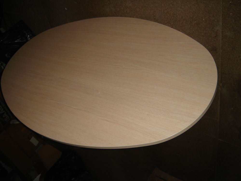 table cuisine 170 x 100 2 dessus dont 1 neuf 
06.32.08.29.45 Meubles