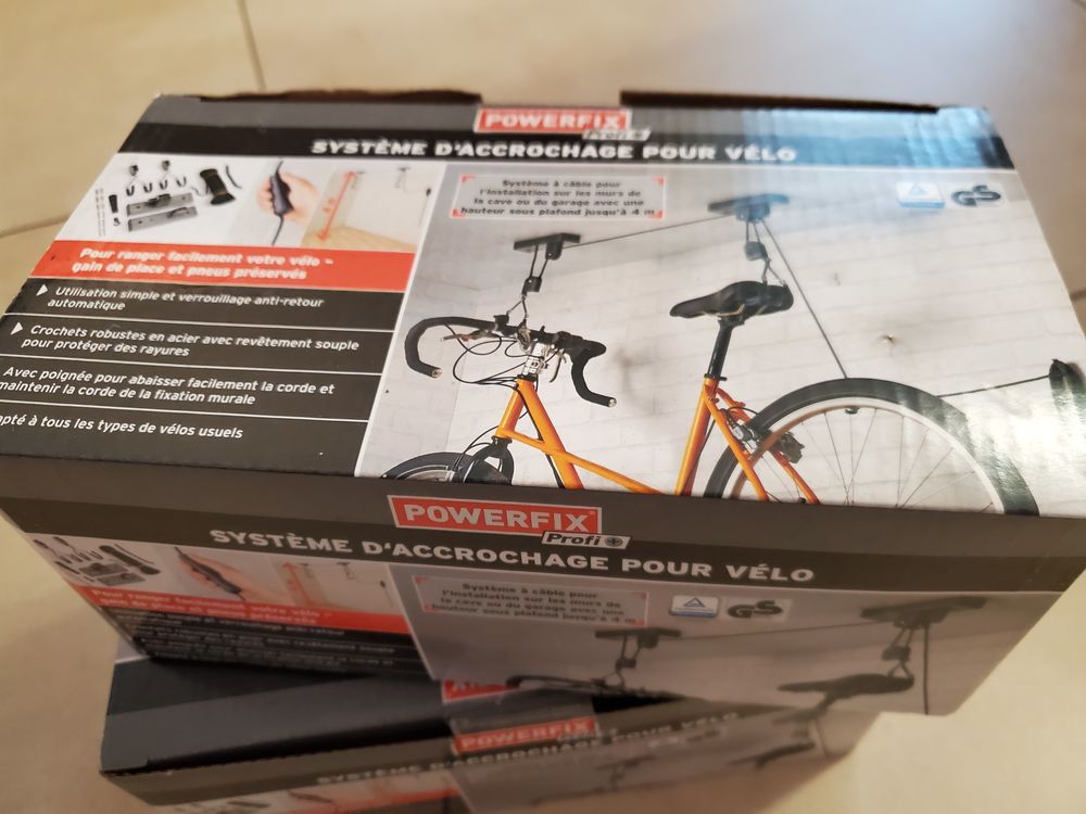 Porte v&eacute;los suspendu pour garage Bricolage