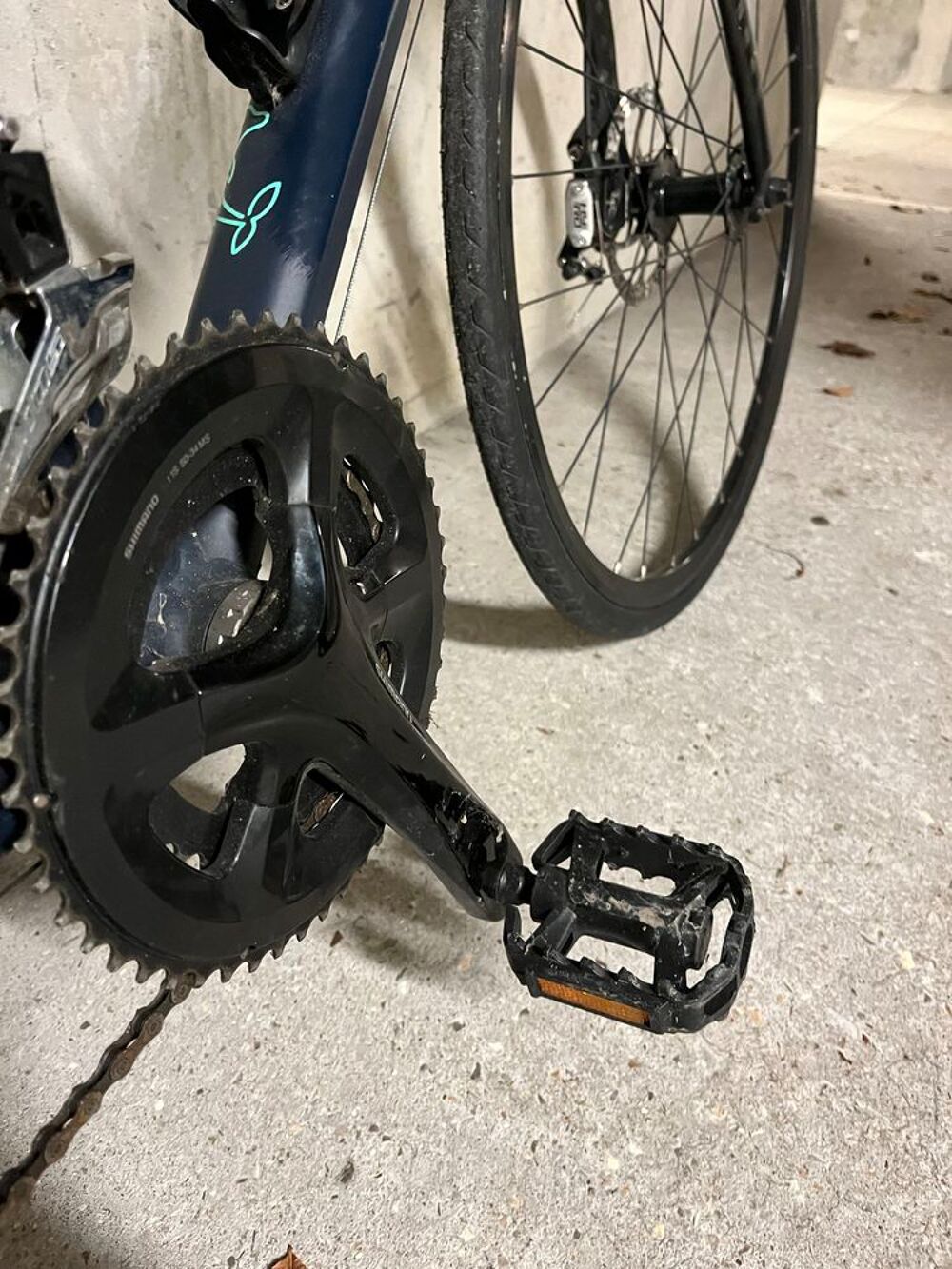 V&eacute;lo route RC Triban 520 - Bon &eacute;tat g&eacute;n&eacute;ral (pneu AR crev&eacute;) Vélos